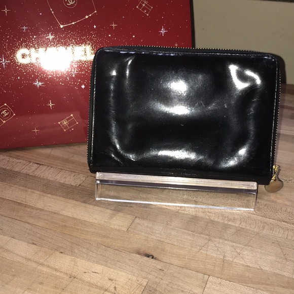 Chanel black patent leather large CC Zippy wallet with 24 karat gold plated hard - Picture 4 of 7